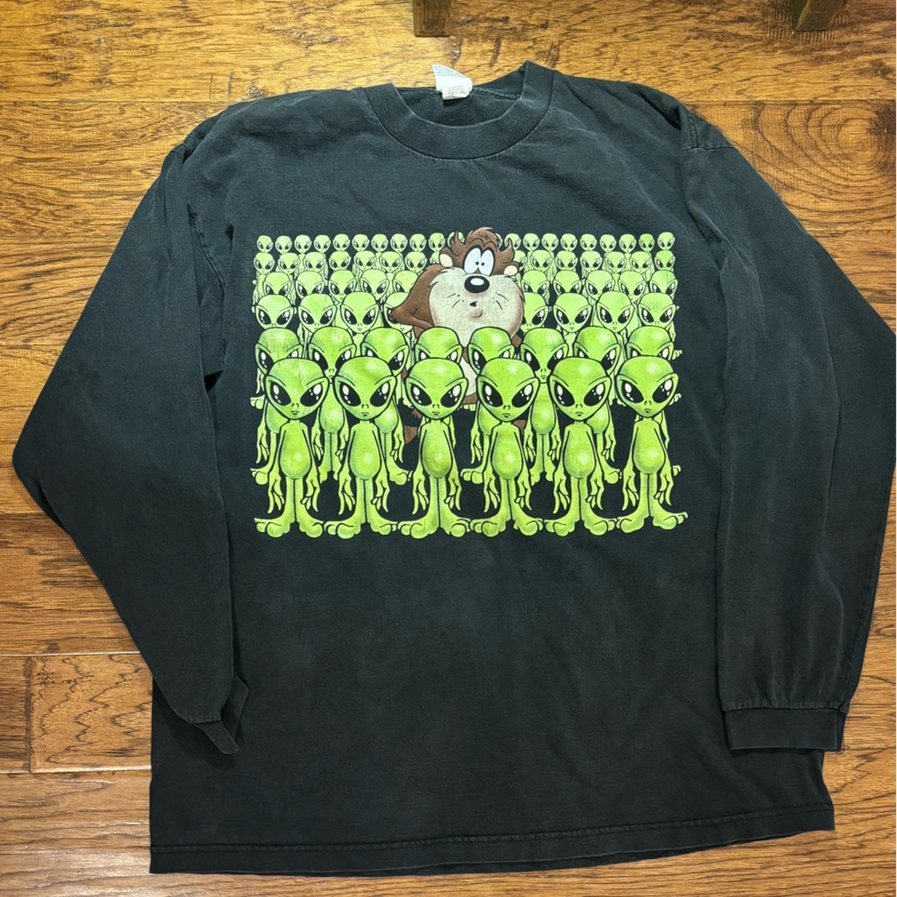 Vintage 1997 Looney Tunes Taz & Alien Long Sleeve Graphic Tee — XL